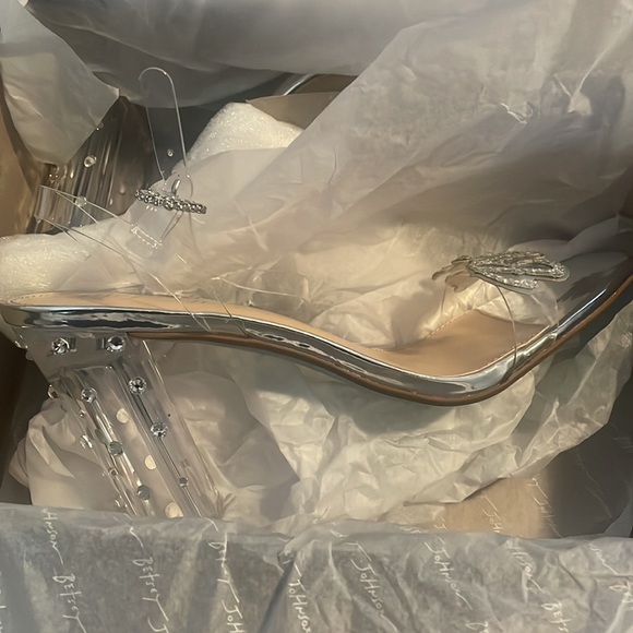 Betsy Johnson bride shoes size 11 - Picture 2 of 5